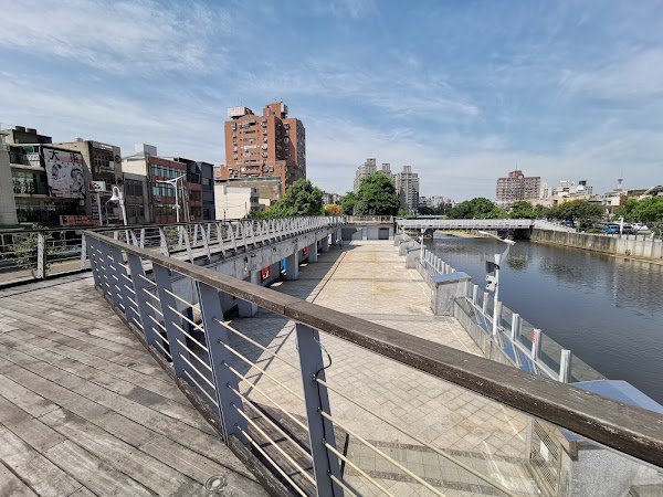 老街溪開蓋紀念廣場