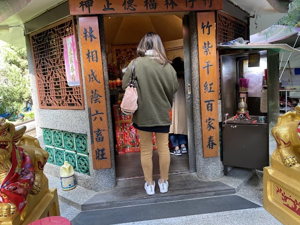 在水一方土雞城