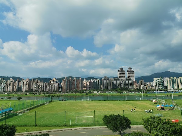 迎風河濱公園