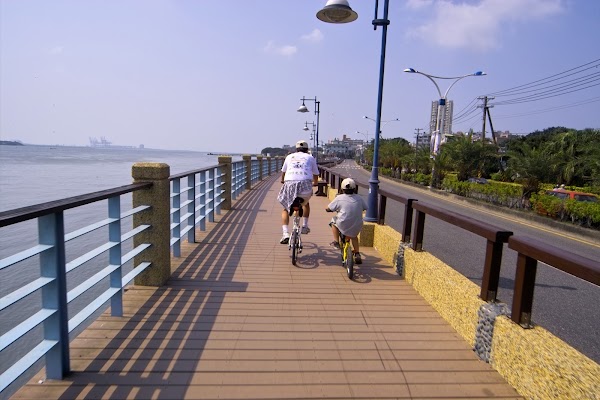 淡水河岸自行車道