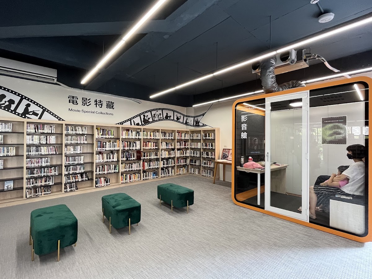 【沙鹿深波分館】4/25 學校沒有教的事—關於夢想、金錢、友情與電影 活動海報