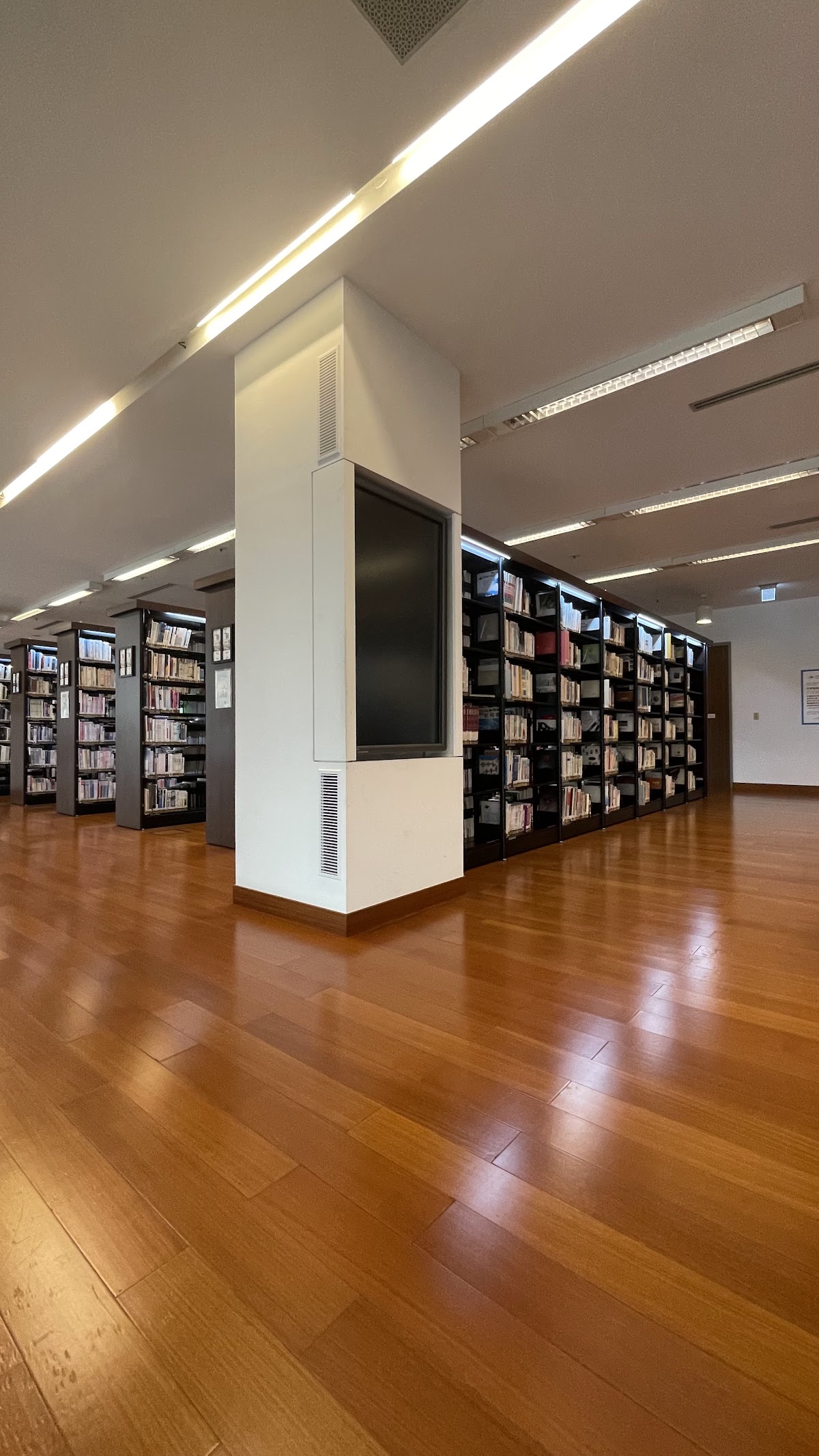 大東藝術圖書館115年4月主題書展 活動海報
